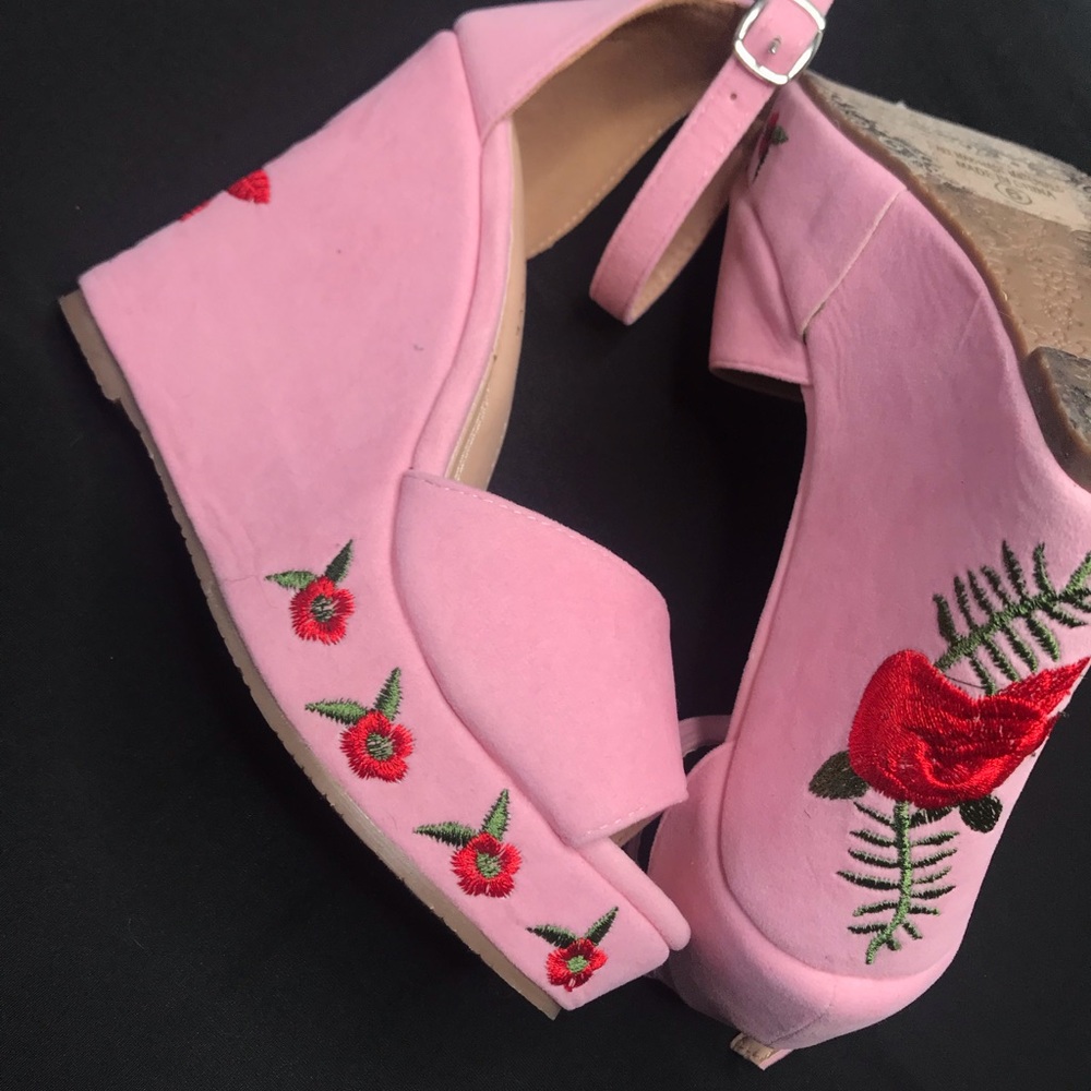 Chase + Chloe wedges